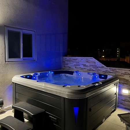 Апартаменти Poseidon Court Penthouse Superior Сент-Полс-Бей Екстер'єр фото