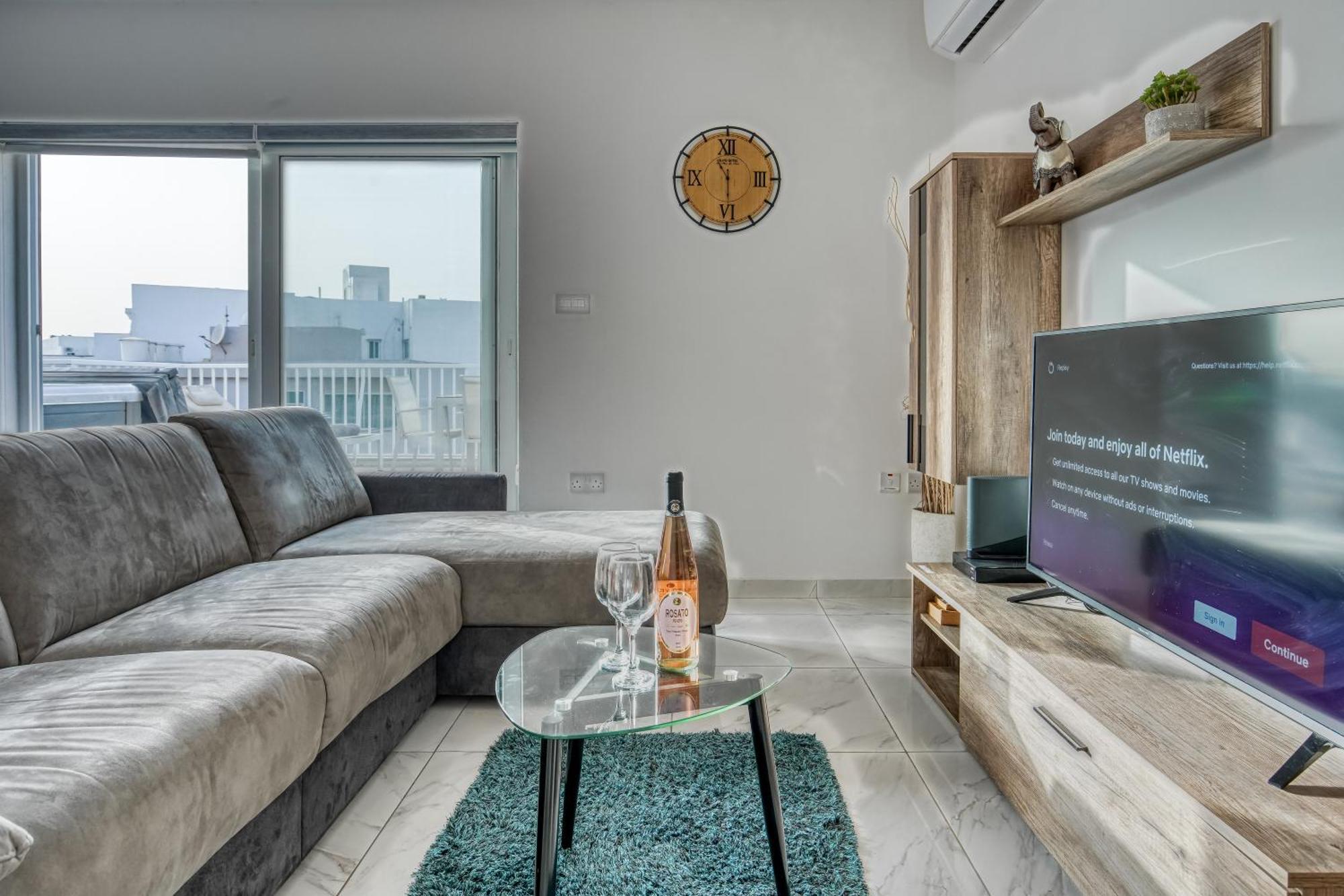 Апартаменти Poseidon Court Penthouse Superior Сент-Полс-Бей Екстер'єр фото