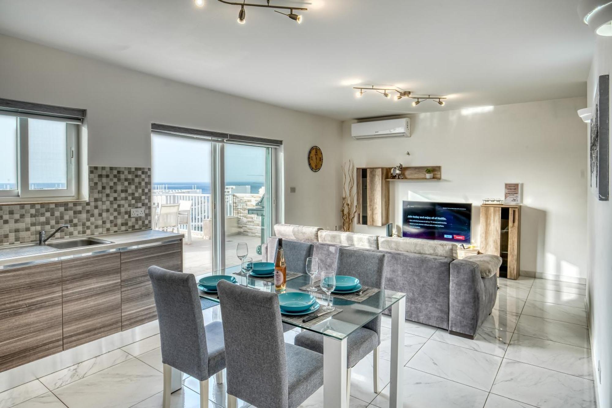 Апартаменти Poseidon Court Penthouse Superior Сент-Полс-Бей Екстер'єр фото