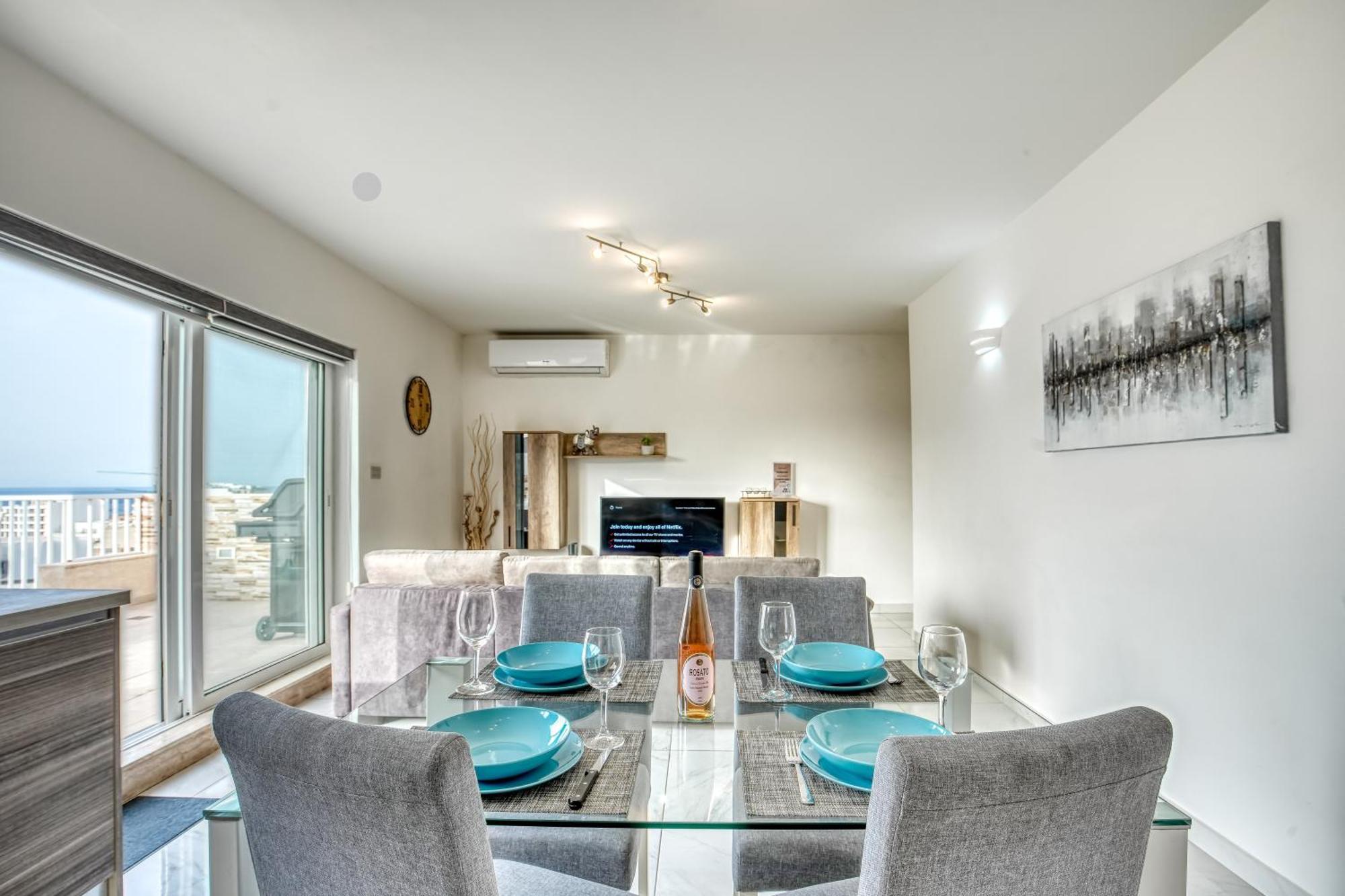 Апартаменти Poseidon Court Penthouse Superior Сент-Полс-Бей Екстер'єр фото