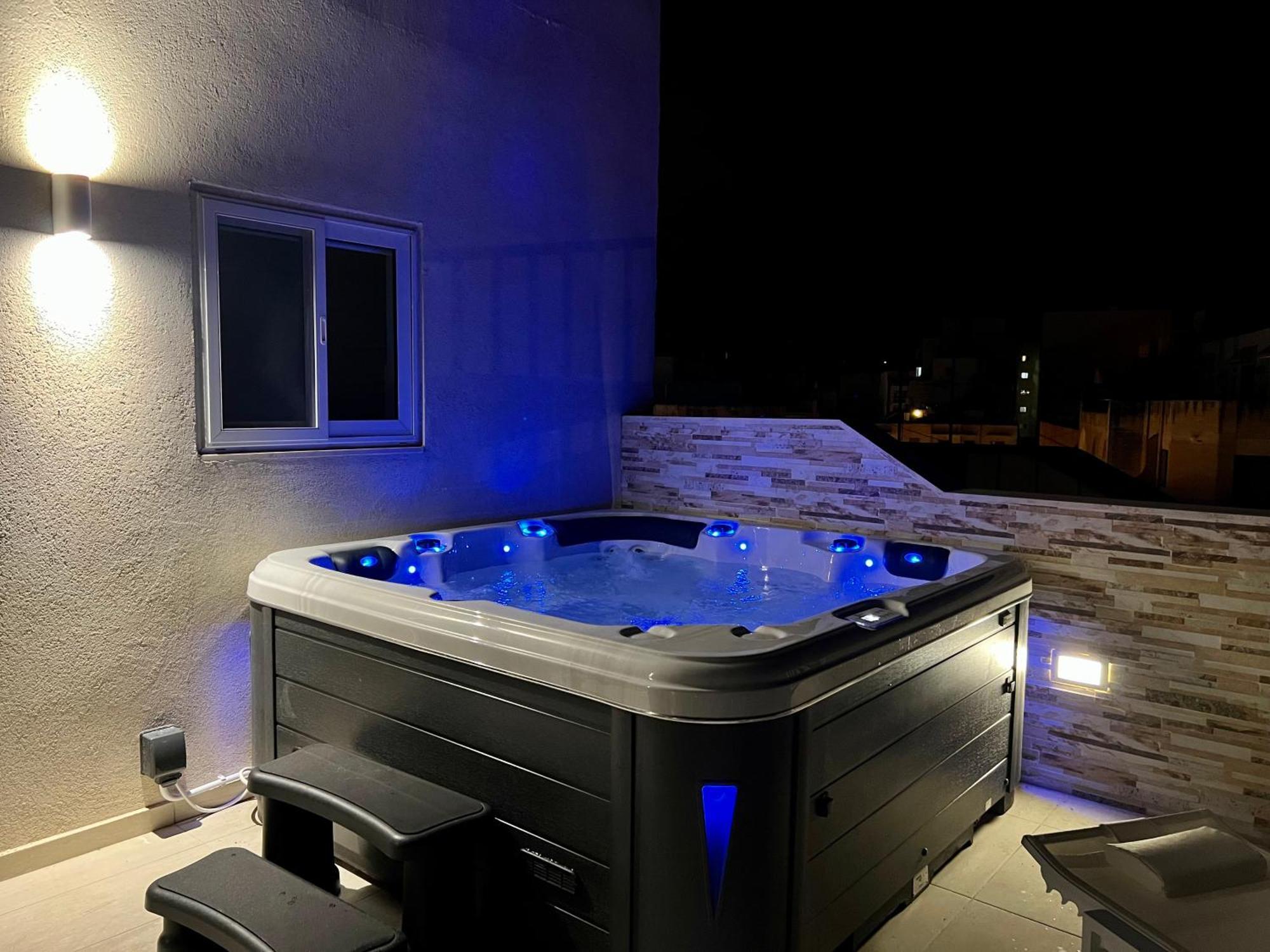 Апартаменти Poseidon Court Penthouse Superior Сент-Полс-Бей Екстер'єр фото