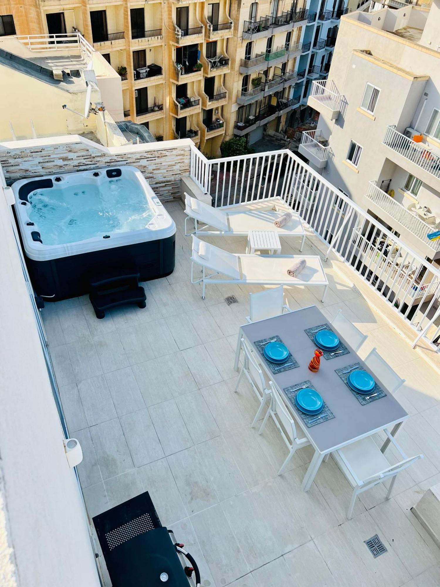 Апартаменти Poseidon Court Penthouse Superior Сент-Полс-Бей Екстер'єр фото