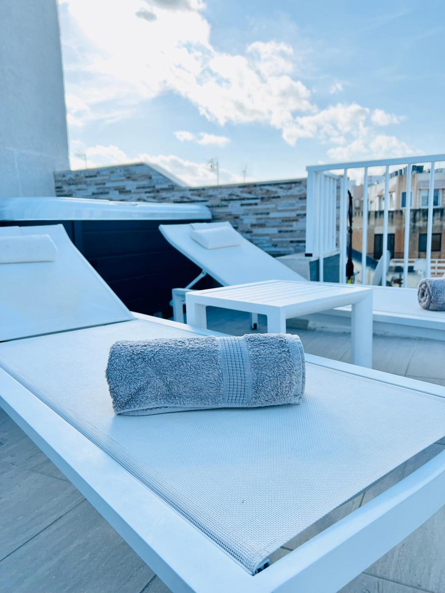 Апартаменти Poseidon Court Penthouse Superior Сент-Полс-Бей Екстер'єр фото